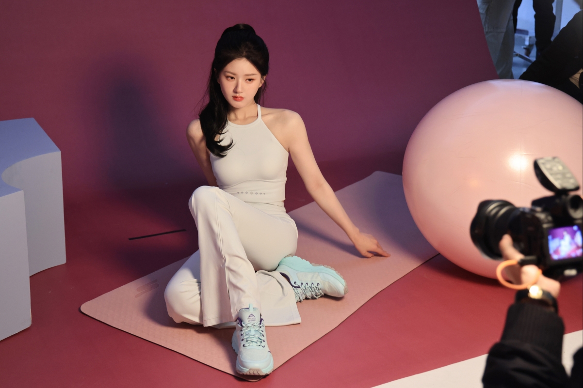 漂亮健身美女赵露思4K壁纸缩略图